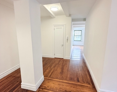 25 West 68th Street - Photo Thumbnail 5