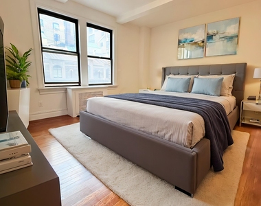 25 West 68th Street - Photo Thumbnail 1