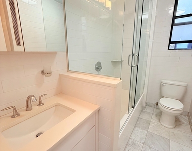 25 West 68th Street - Photo Thumbnail 6