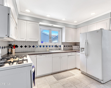 320 Ocean Park Avenue - Photo Thumbnail 15