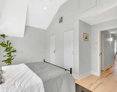 320 Ocean Park Avenue - Photo Thumbnail 21