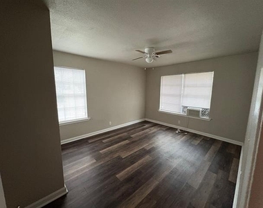 618 W Sycamore Street - Photo Thumbnail 3