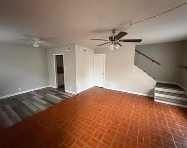 618 W Sycamore Street - Photo Thumbnail 1