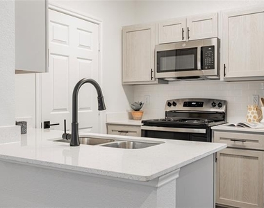 1600 N 9th Street - Photo Thumbnail 6