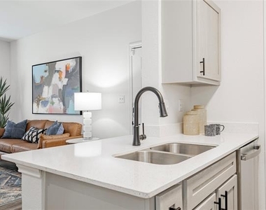 1600 N 9th Street - Photo Thumbnail 5