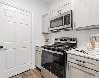 1600 N 9th Street - Photo Thumbnail 1
