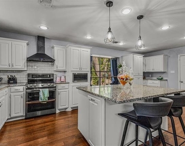 1531 Pickwick Lane - Photo Thumbnail 7