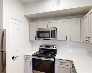 1600 N 9th Street - Photo Thumbnail 1