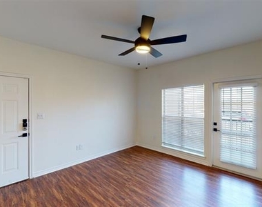 1600 N 9th Street - Photo Thumbnail 4
