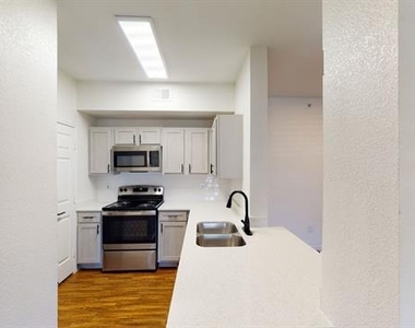 1600 N 9th Street - Photo Thumbnail 3