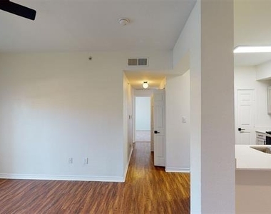 1600 N 9th Street - Photo Thumbnail 2