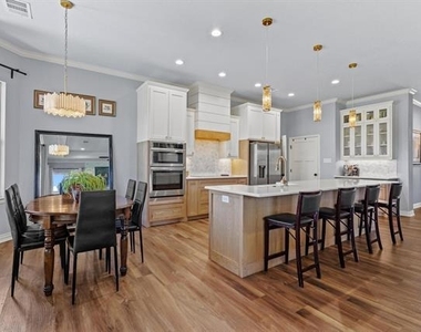 2201 Norwood Street - Photo Thumbnail 6