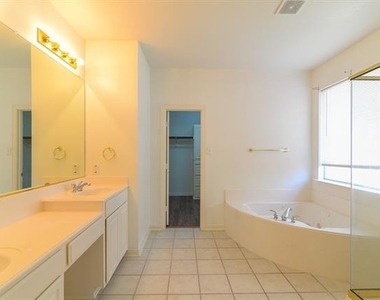 9605 Pinehurst Drive - Photo Thumbnail 18