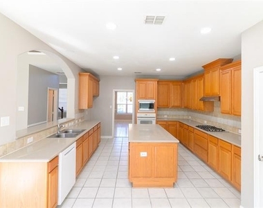 9605 Pinehurst Drive - Photo Thumbnail 11