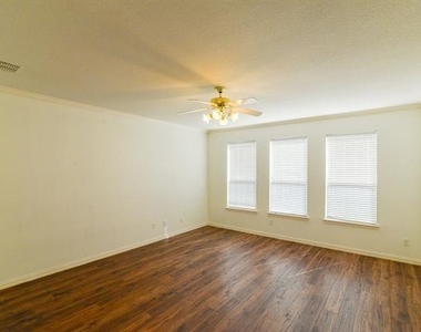 9605 Pinehurst Drive - Photo Thumbnail 14