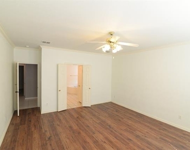 9605 Pinehurst Drive - Photo Thumbnail 17