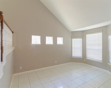 9605 Pinehurst Drive - Photo Thumbnail 4