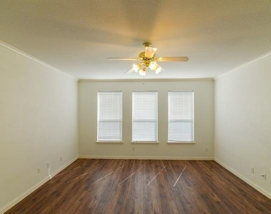 9605 Pinehurst Drive - Photo Thumbnail 15