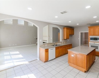 9605 Pinehurst Drive - Photo Thumbnail 12