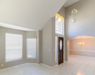 9605 Pinehurst Drive - Photo Thumbnail 5