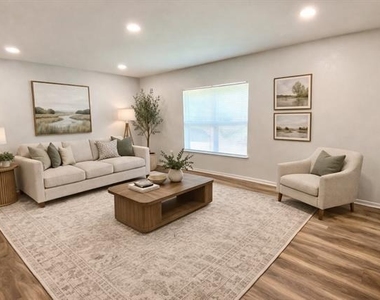 117 E Sanford Street - Photo Thumbnail 3