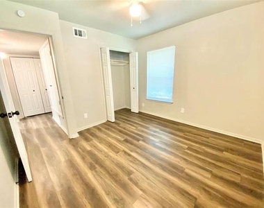 117 E Sanford Street - Photo Thumbnail 10