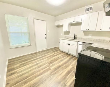 117 E Sanford Street - Photo Thumbnail 7