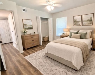 117 E Sanford Street - Photo Thumbnail 9