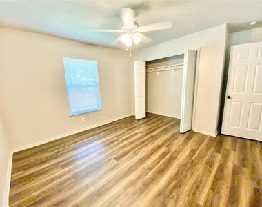 117 E Sanford Street - Photo Thumbnail 12