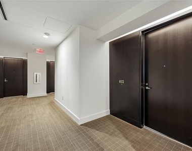 2408 Victory Park Lane - Photo Thumbnail 2