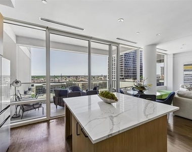2408 Victory Park Lane - Photo Thumbnail 6