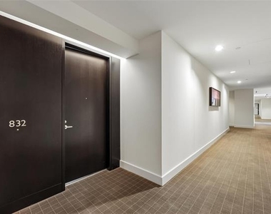 2408 Victory Park Lane - Photo Thumbnail 1