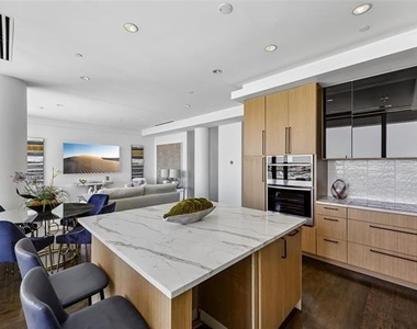 2408 Victory Park Lane - Photo Thumbnail 5