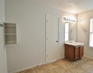 3325 Tioga Street - Photo Thumbnail 20