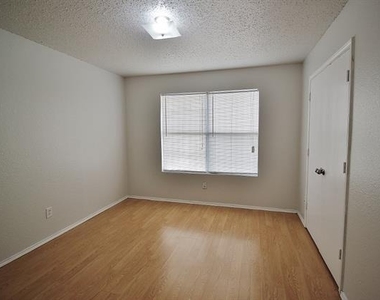 3325 Tioga Street - Photo Thumbnail 13