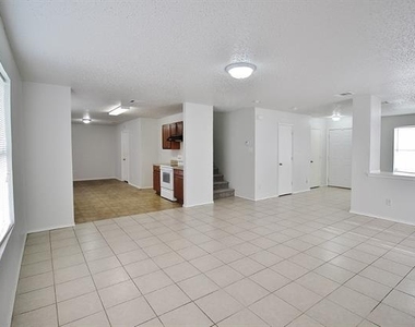 3325 Tioga Street - Photo Thumbnail 6