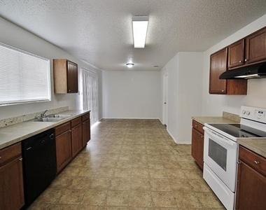 3325 Tioga Street - Photo Thumbnail 7