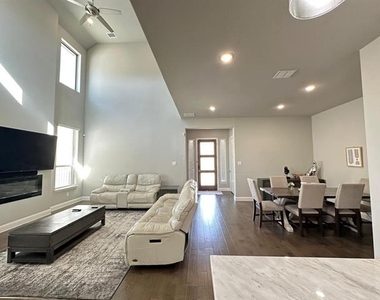 11433 Four Roses Trail - Photo Thumbnail 9