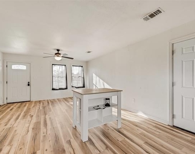 1303 S Medora Street - Photo Thumbnail 5