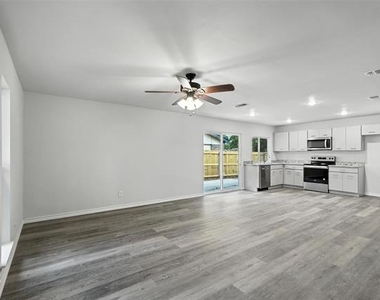 4613 Tarry Drive - Photo Thumbnail 8