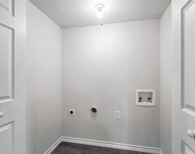 4613 Tarry Drive - Photo Thumbnail 24