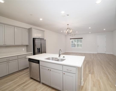 293 Ferndale Street - Photo Thumbnail 23