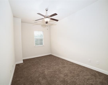293 Ferndale Street - Photo Thumbnail 11