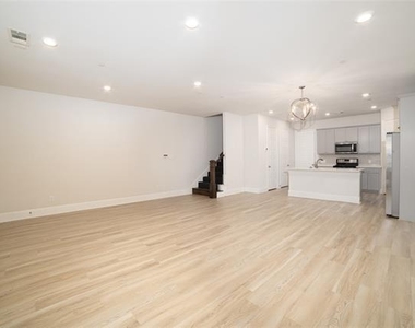 293 Ferndale Street - Photo Thumbnail 17