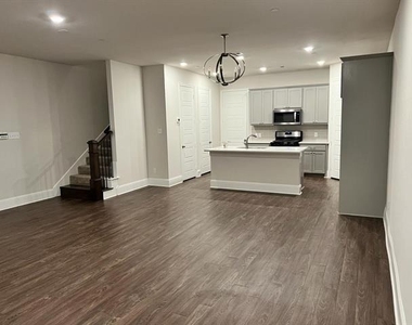 293 Ferndale Street - Photo Thumbnail 1
