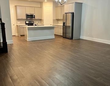 293 Ferndale Street - Photo Thumbnail 4