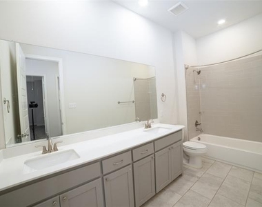 293 Ferndale Street - Photo Thumbnail 14