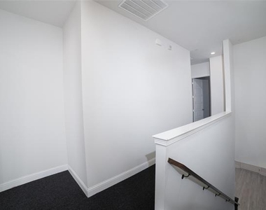 293 Ferndale Street - Photo Thumbnail 31