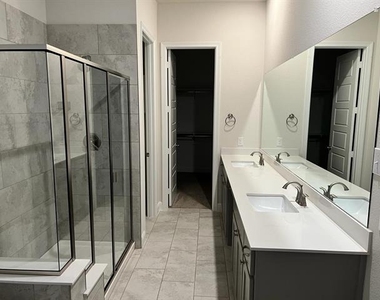 293 Ferndale Street - Photo Thumbnail 3