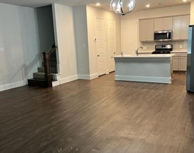 293 Ferndale Street - Photo Thumbnail 5